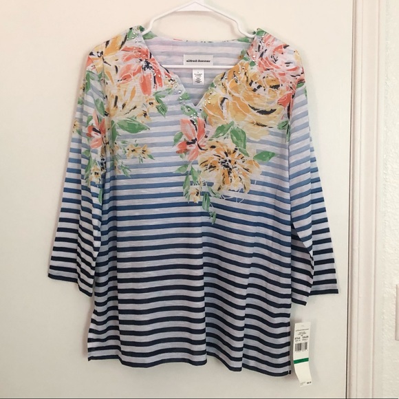 Alfred Dunner Lazy Daisy Notched Neck Top - Picture 5 of 8